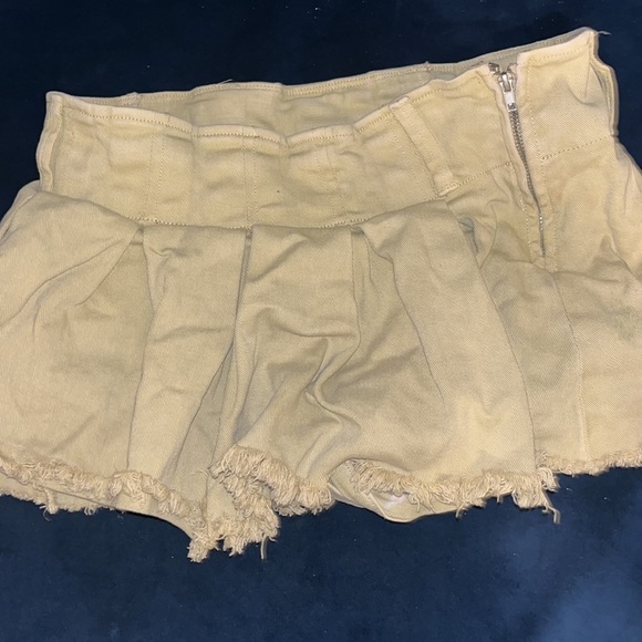 Hello beautiful beings, I’m selling some name brand items! ✨ - Picture 8 of 17